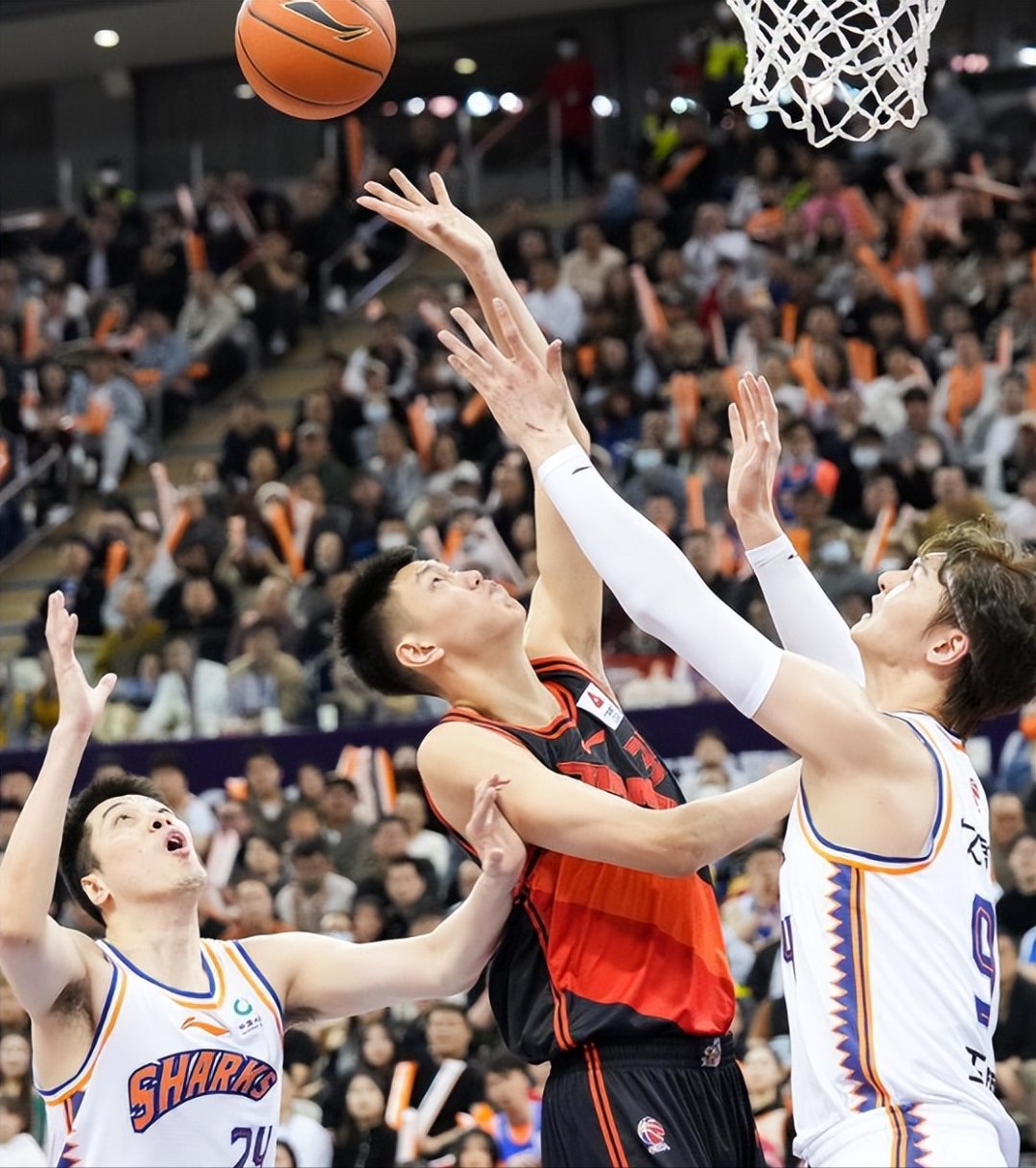 lol下载-包含冲刺阶段突围战来临，北京首钢围绕全明星赛复出首秀，目标明确，身体对抗强度拉满的词条